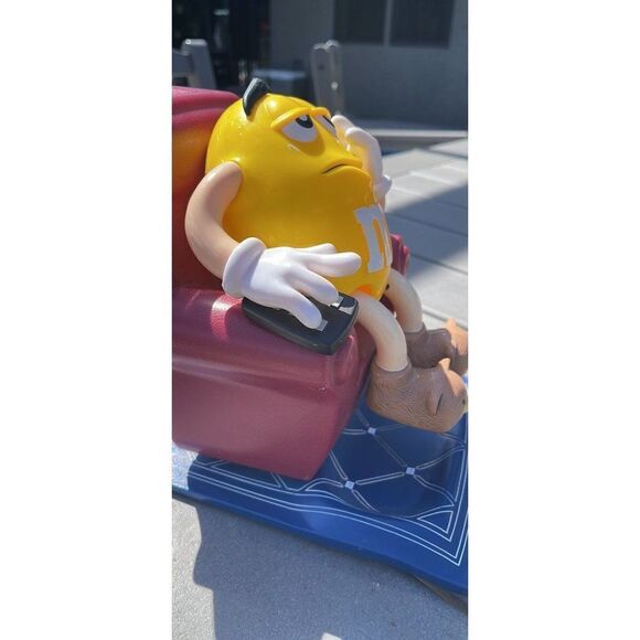 Vintage 1990 M & M Yellow Lazy Boy Candy Dispenser - Picture 6 of 11